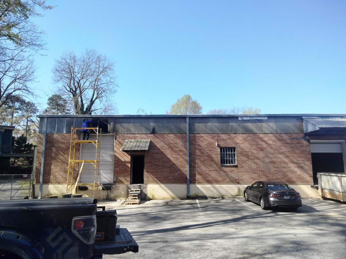 chandleesons's tweet photo. Welcome to a new week! 🙌

We build up great things 💯 That's why we are trusted by many to handle their projects.

If you’d like a free consultation for either our design or construction services, contact us at https://t.co/T4RtAenRZ9

#NewWeek #WorkInProgress #Commercial #Sites https://t.co/wSffmfGlQp