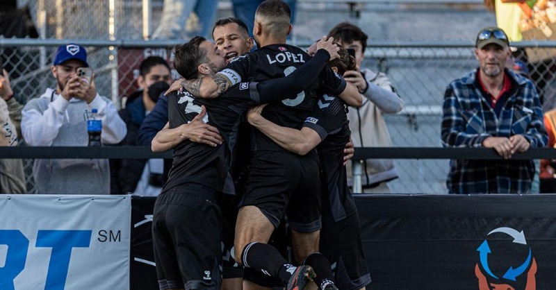 USLChampionship's tweet photo. 𝐀 𝐭𝐞𝐚𝐦 𝐢𝐧 𝐟𝐨𝐫𝐦 🔥

After having an impressive performance on Saturday, @SacRepublicFC is emerging as an early title contender 💪

#ReadyToShine🌟