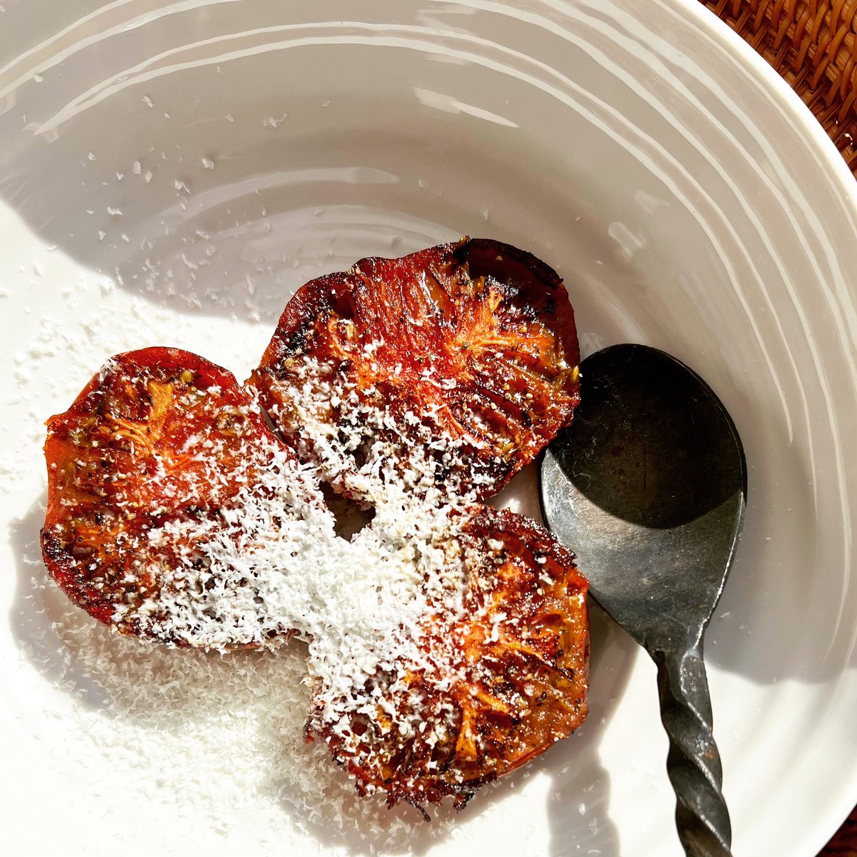 Bára (@barboratde) on Twitter photo Garlic fried tomatoes with ricotta.
Recipe by <a href="/Olia_Hercules/">Olia Hercules 🇺🇦🇬🇧</a>
#cookforukraine #standwithukraine Garlic fried tomatoes with ricotta.
Recipe by <a href="/Olia_Hercules/">Olia Hercules 🇺🇦🇬🇧</a>
#cookforukraine #standwithukraine