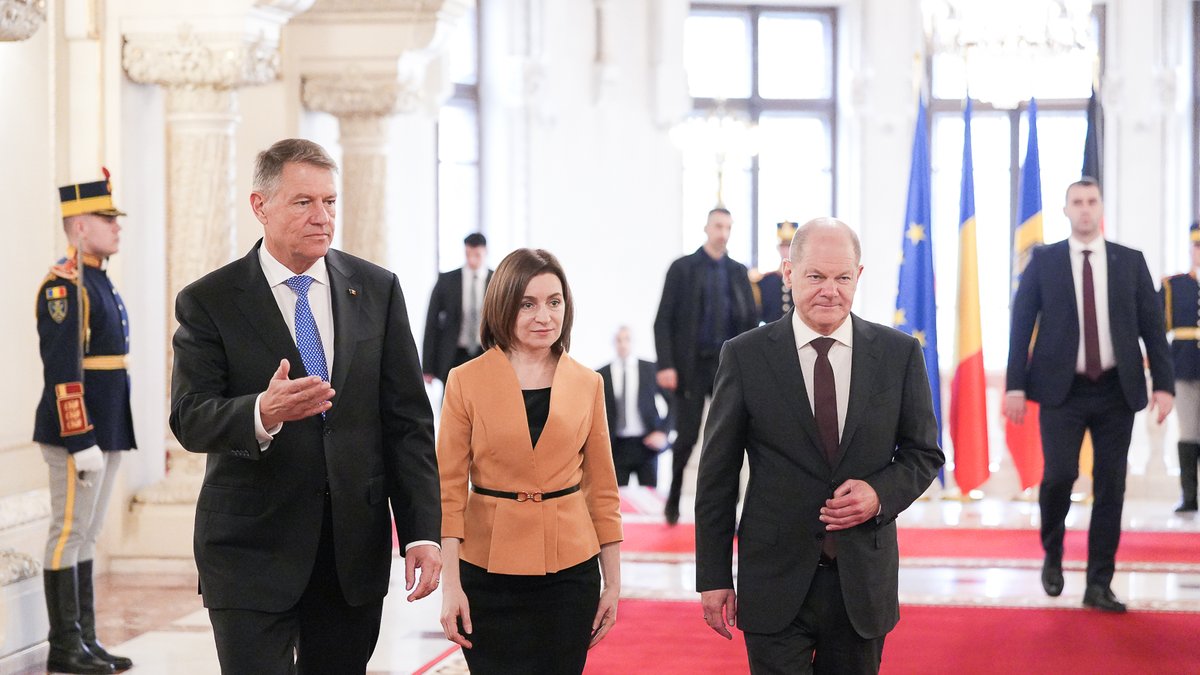 Klaus Iohannis tweet media