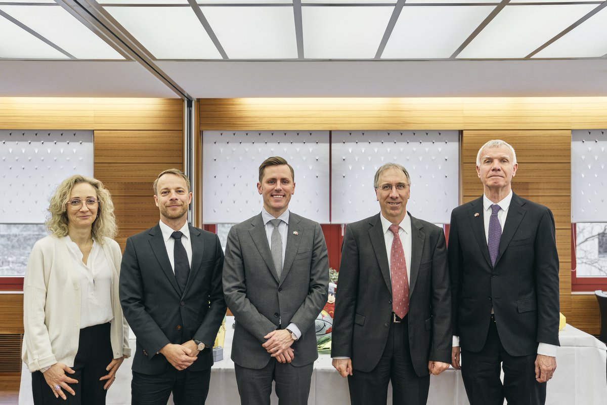 @swarovski Business Managing Director Peter Torpenholt hosted Ambassador Miller for a deep dive into the world of crystal at the Liechtenstein facility. Thank you for the fascinating visit! @SelectUSA #SharedPosperity #USinLI #LiechtensteinPopUp