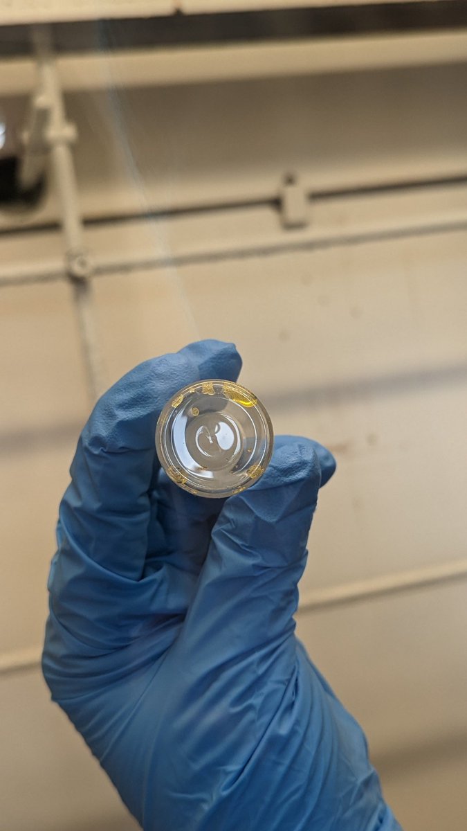 Jsperling91's tweet image. Some very clean and very beautiful Am(NO3)3•nH2O this Monday morning purified by team @TEAS_Actinides #fblockrocks photo cred: Jeri