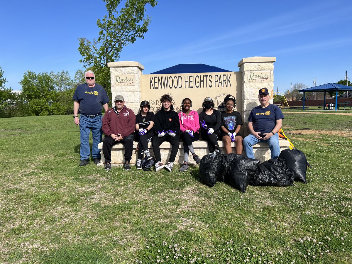 RHS_Eagles's tweet photo. The Rowlett High School Rotary Interact Club took part this past weekend with the Keep Rowlett Beautiful organization and did an outstanding job cleaning Kenwood Heights Park in Rowlett. #WeROne #RHSRotaryInteract #RowlettRotary #KeepRowlettBeautiful @keeprowlettbeautiful https://t.co/twPI1Nxbsh