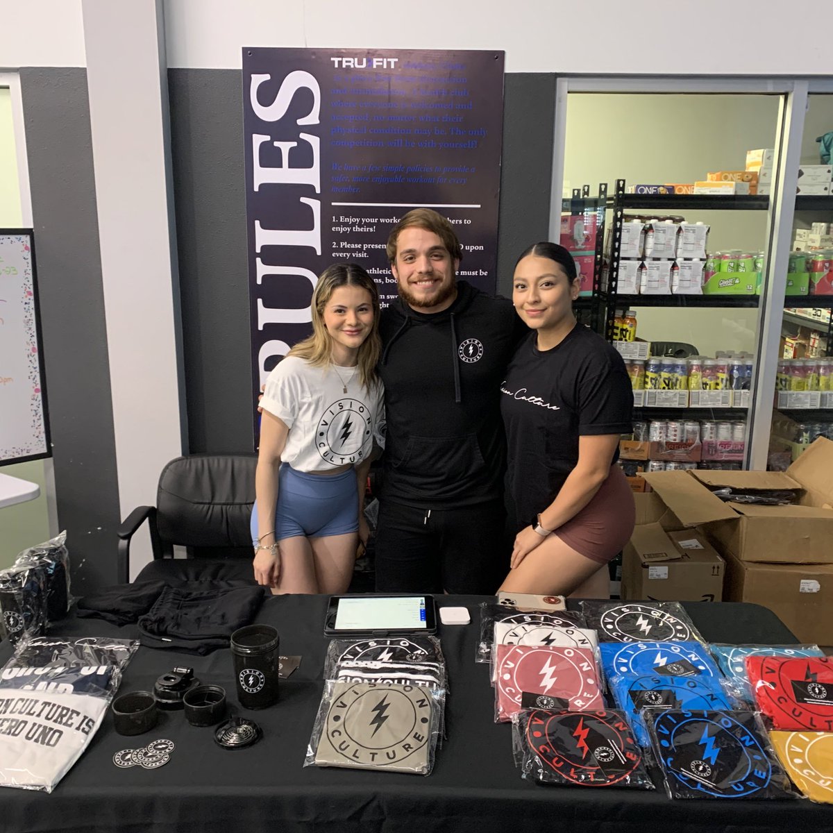_VisionCulture_'s tweet photo. 03-28-23 ⭐️ 

Thank you to everyone who showed their support at Tru Fit in Brownsville, and another huge thank you to management for allowing this to happen ⚡️ 
•
Vision Culture will be back 💙🖤
•
#visionculture #brandonryan #rgv #trufit #smallbusiness #clothingline https://t.co/SsSXHMcQwD