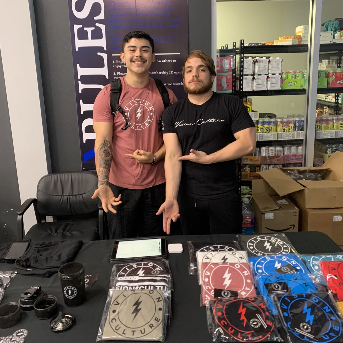 _VisionCulture_'s tweet photo. 03-28-23 ⭐️ 

Thank you to everyone who showed their support at Tru Fit in Brownsville, and another huge thank you to management for allowing this to happen ⚡️ 
•
Vision Culture will be back 💙🖤
•
#visionculture #brandonryan #rgv #trufit #smallbusiness #clothingline https://t.co/SsSXHMcQwD