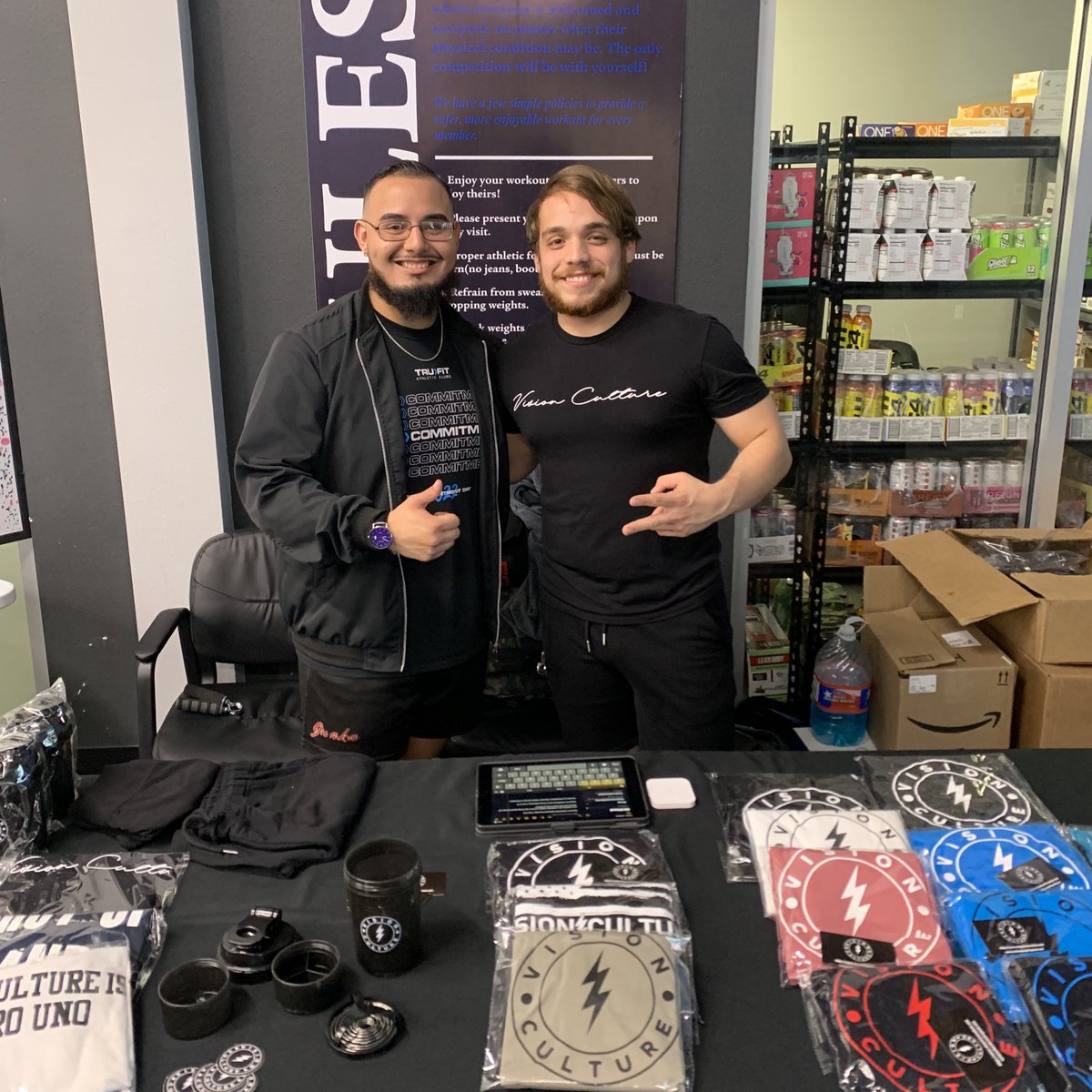 _VisionCulture_'s tweet photo. 03-28-23 ⭐️ 

Thank you to everyone who showed their support at Tru Fit in Brownsville, and another huge thank you to management for allowing this to happen ⚡️ 
•
Vision Culture will be back 💙🖤
•
#visionculture #brandonryan #rgv #trufit #smallbusiness #clothingline https://t.co/SsSXHMcQwD
