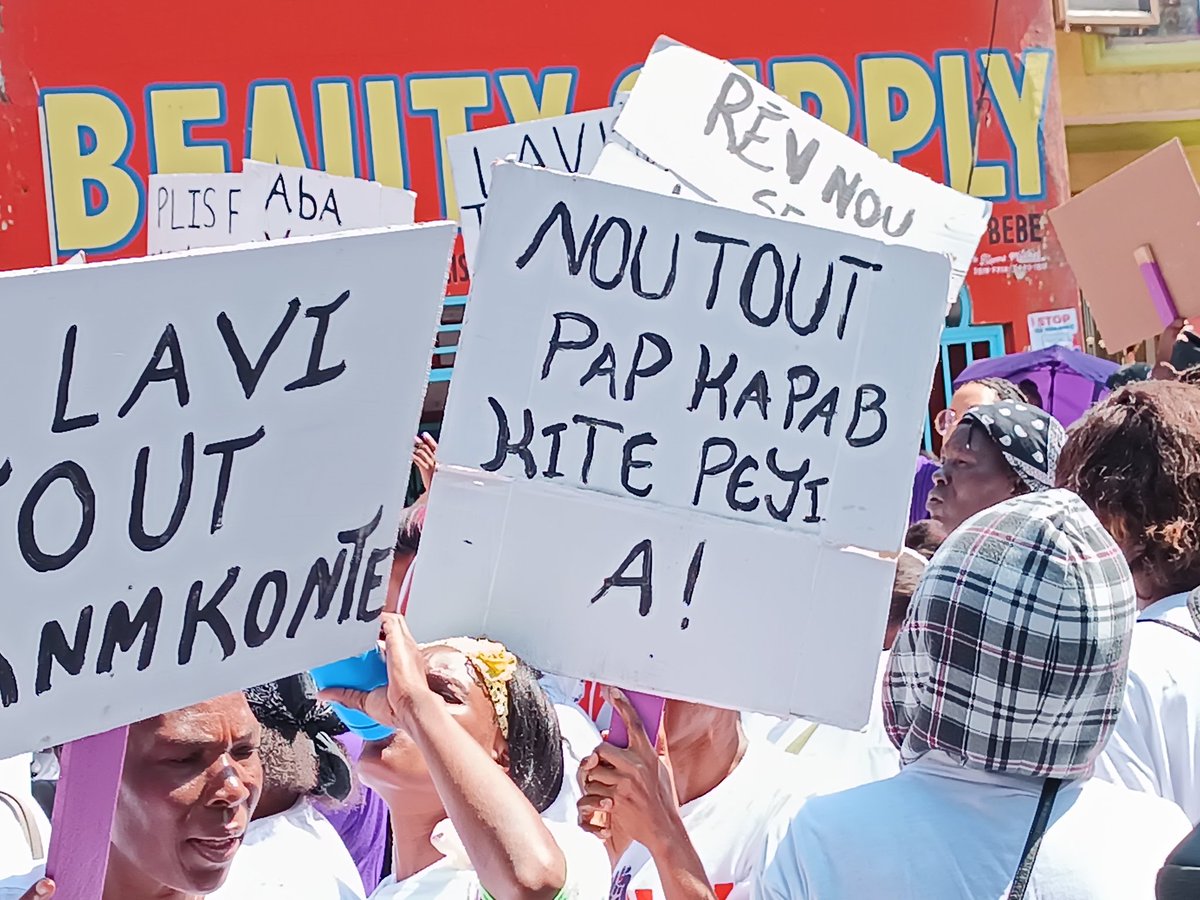 sabryiccenat's tweet photo. Plizyè òganizasyon fanm nan Pòtoprens ap manifeste pou dwa yo, nan kad jounen nasyonal mouvman fanm yo, jodi 3 avril 2023 a. https://t.co/55EU9D0GYr