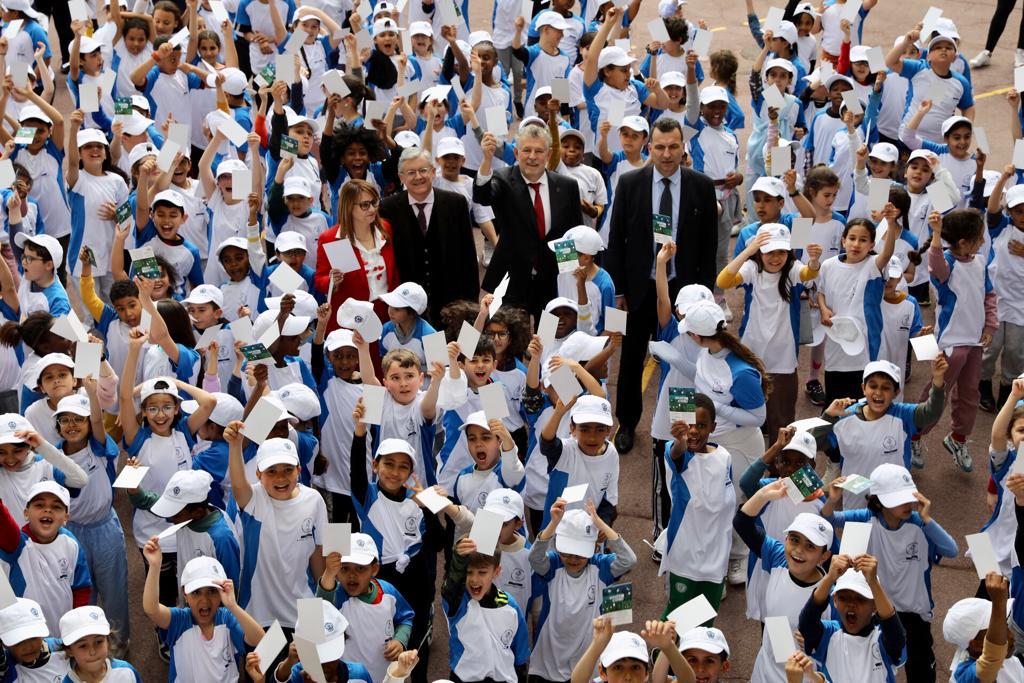 🐣 La ville de #Nice06 et ses pichouï répondent à l’appel de <a href="/peaceandsport/">Peace and Sport</a> ⚪️

⬜️ Levez votre #WhiteCard le 6 avril prochain et montrez que le sport rassemble et apporte la paix 🤝

#April6 #IDSDP2023 #ILoveNice