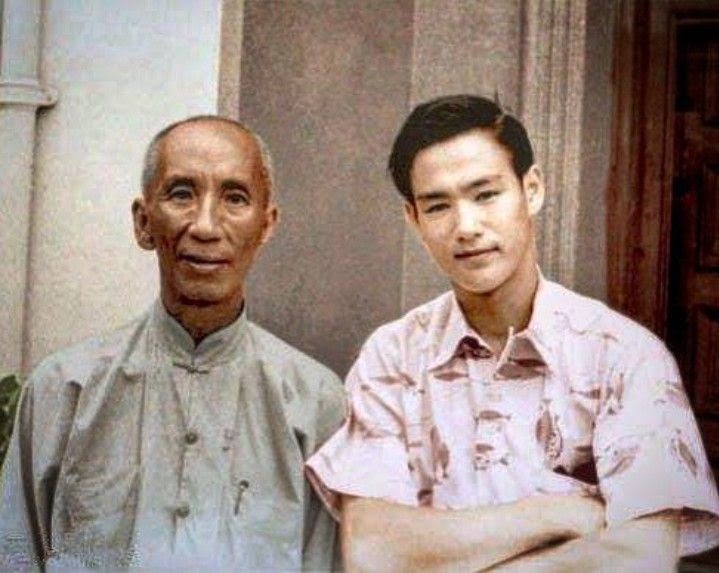 BukiKatalin's tweet photo. #MasterMonday

Yip Man and Bruce Lee. 👐🏼 https://t.co/sVyQaz8tlb