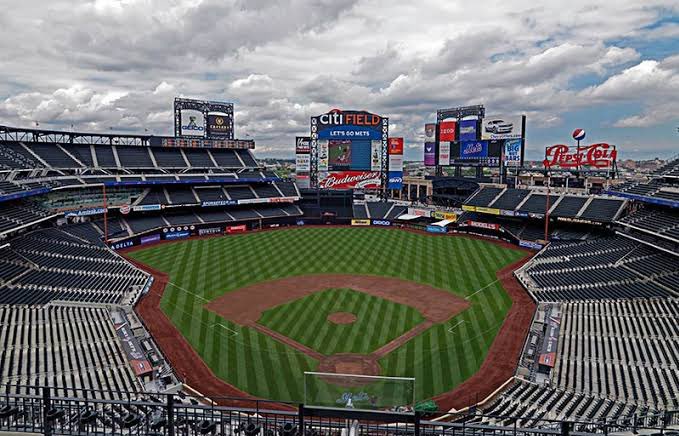 Burna Boy is set to perform at the 41k Capacity NYC Citi Field Stadium  🇺🇸 

African Giant for real 🦍🦍