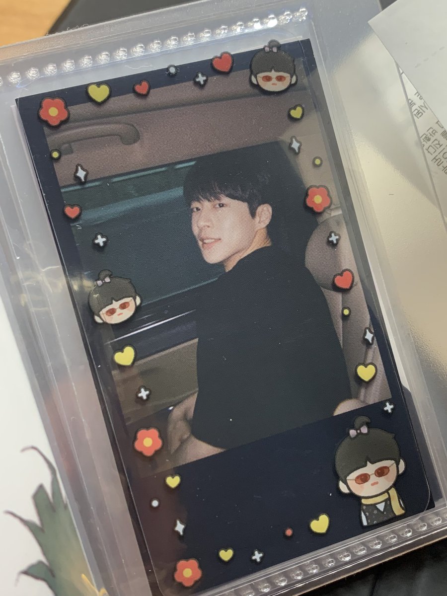 hjging30's tweet photo. 생카에서 받은 포카와 투명포카 너무 귀엽다... 
내 배우님 생일 축하해❤️
#ペイニョク #BaeInHyuk #Happy_INHYUK_Day #배인혁 https://t.co/2MDIju2ee8