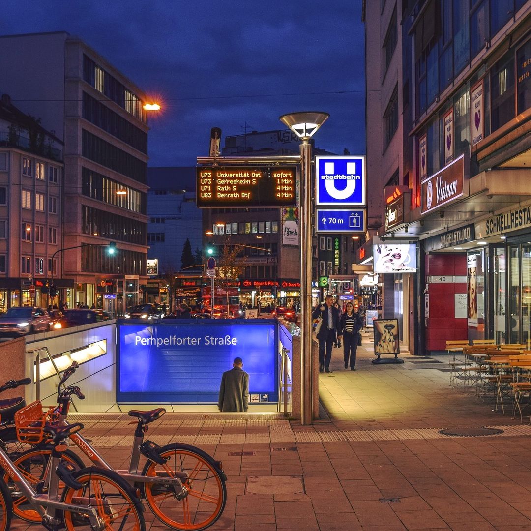 🎫 Das #Deutschlandticket ist da! <a href="/DieRheinbahn/">Rheinbahn</a> verhilft zum Semesterticket-Upgrade: 
Exklusiv in der redy-App der Rheinbahn könnt ihr euch das Upgrade eures Tickets kaufen. Der Kaufbetrag von 12,33 Euro ist die Differenz zum bereits gezahlten Anteil im Sozialbeitrag. 1/2