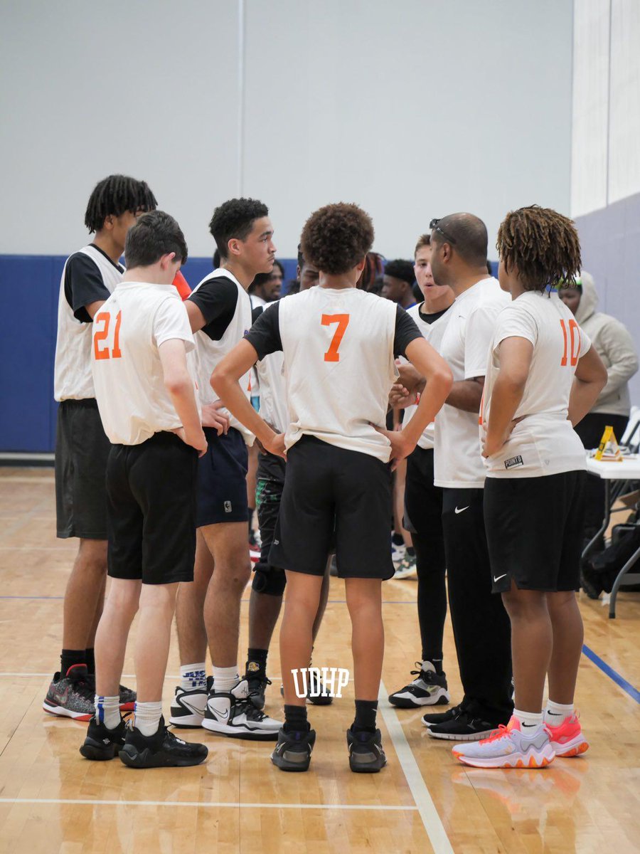 TeamFordHoops's tweet image. 15u went 1-2 this past weekend. For them to get better; they have to understand it is not always winning in the summer. 

#weworking #welearning #teamoverself