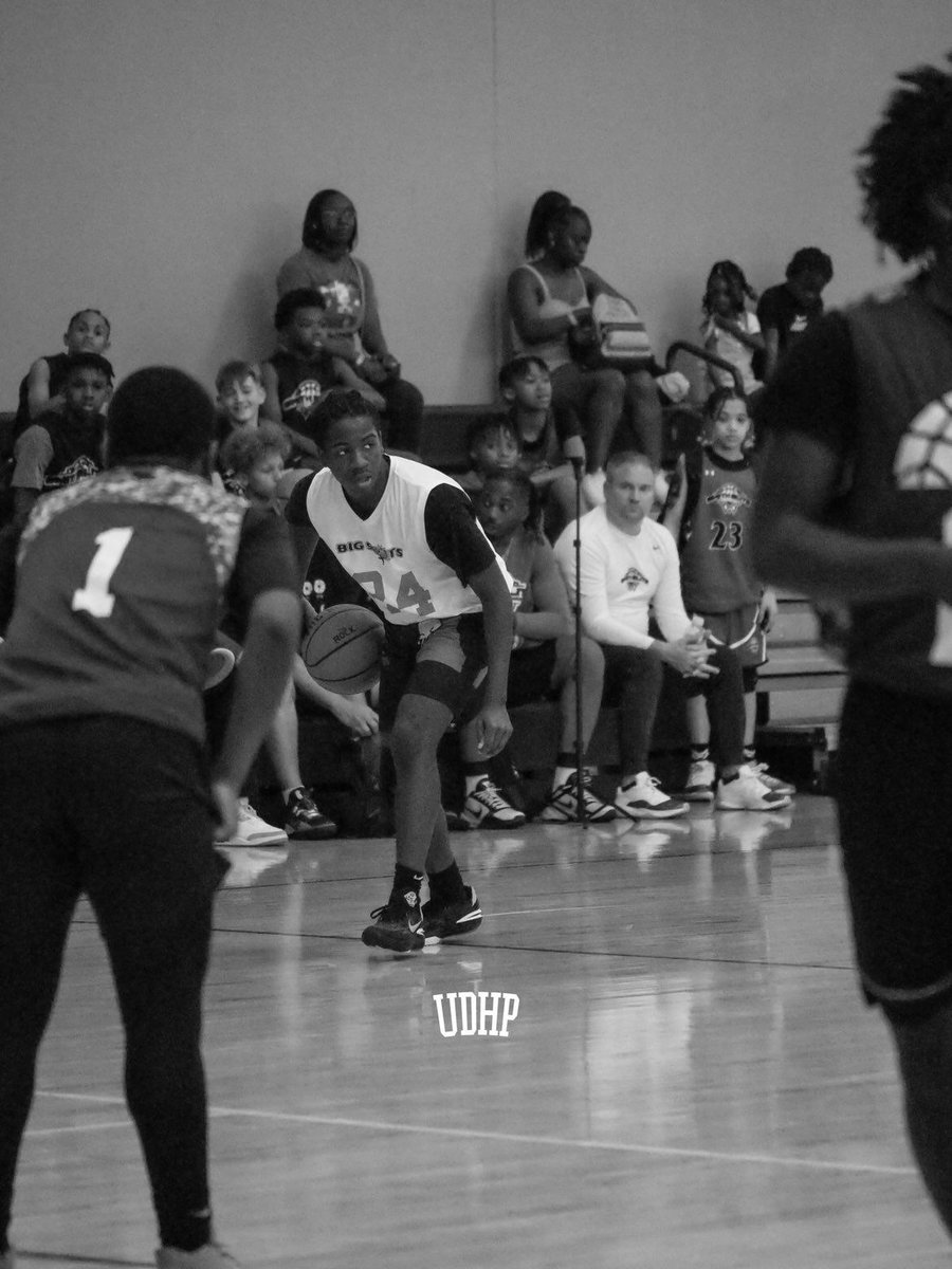 TeamFordHoops's tweet image. 15u went 1-2 this past weekend. For them to get better; they have to understand it is not always winning in the summer. 

#weworking #welearning #teamoverself