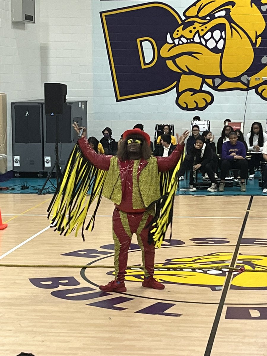 KarenAFitzer's tweet photo. Great school spirit at our all-school pep rally today. IAR Man really got kids pumped up. #bellwood88 https://t.co/hRYk4fat77