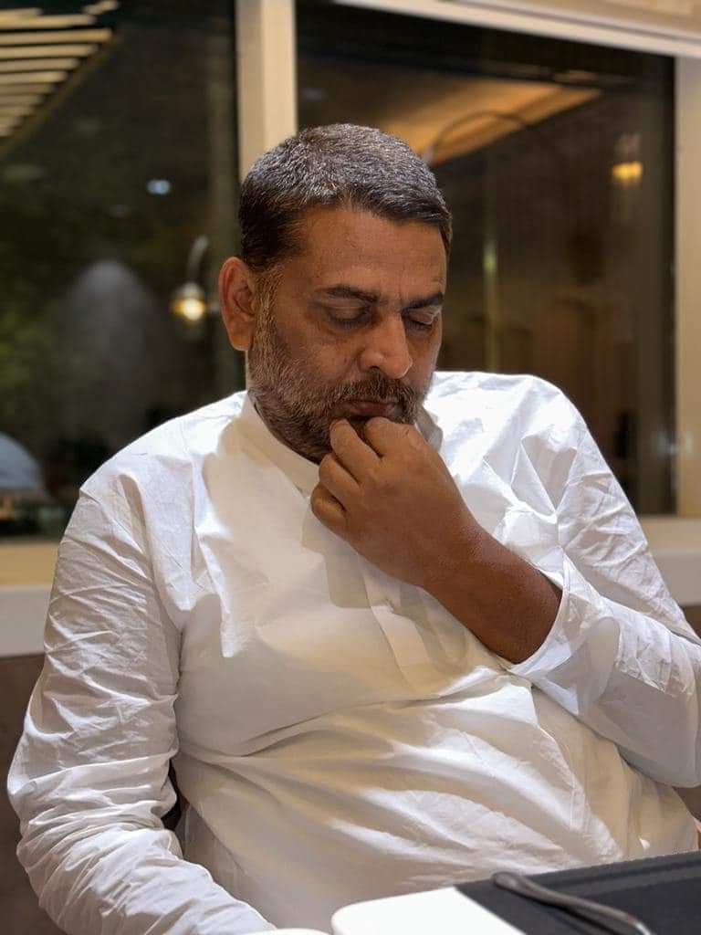 qarisohaibrjd's tweet photo. बरारी विधानसभा के पूर्व विधायक, हमारे दल और हम सभी के बीच के संघर्षील युवा नेता श्री नीरज यादव जी का दिल का दौरा पड़ने से अचानक निधन की ख़बर सुनकर स्तब्ध हूं।

ईश्वर दिवंगत आत्मा को अपने श्रीचरणों में स्थान दें एवं शोकाकुल परिवार को यह दुःख सहन करने की हिम्मत दे। https://t.co/yKwwMT1B0F