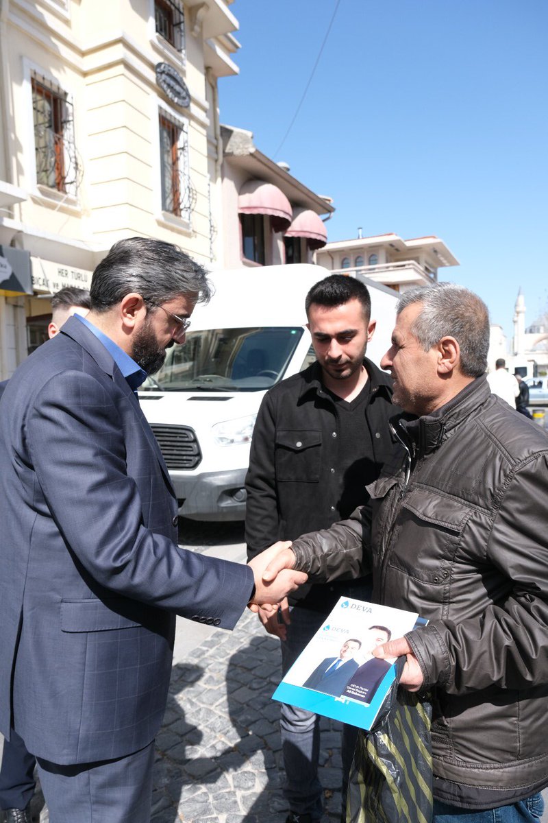 KaracaSeyit's tweet photo. SKM tarafından yapılan görevlendirme çerçevesinde, İl YK Üyelerimiz ve MV Aday Adayı arkadaşlarımızla 
Bedesten, Aziziye, Tevfikiye Caddesi esnaflarımızı ziyaret ettik… Vatandaşlarımızın ilgisine teşekkür ederim. https://t.co/fl5985yE26