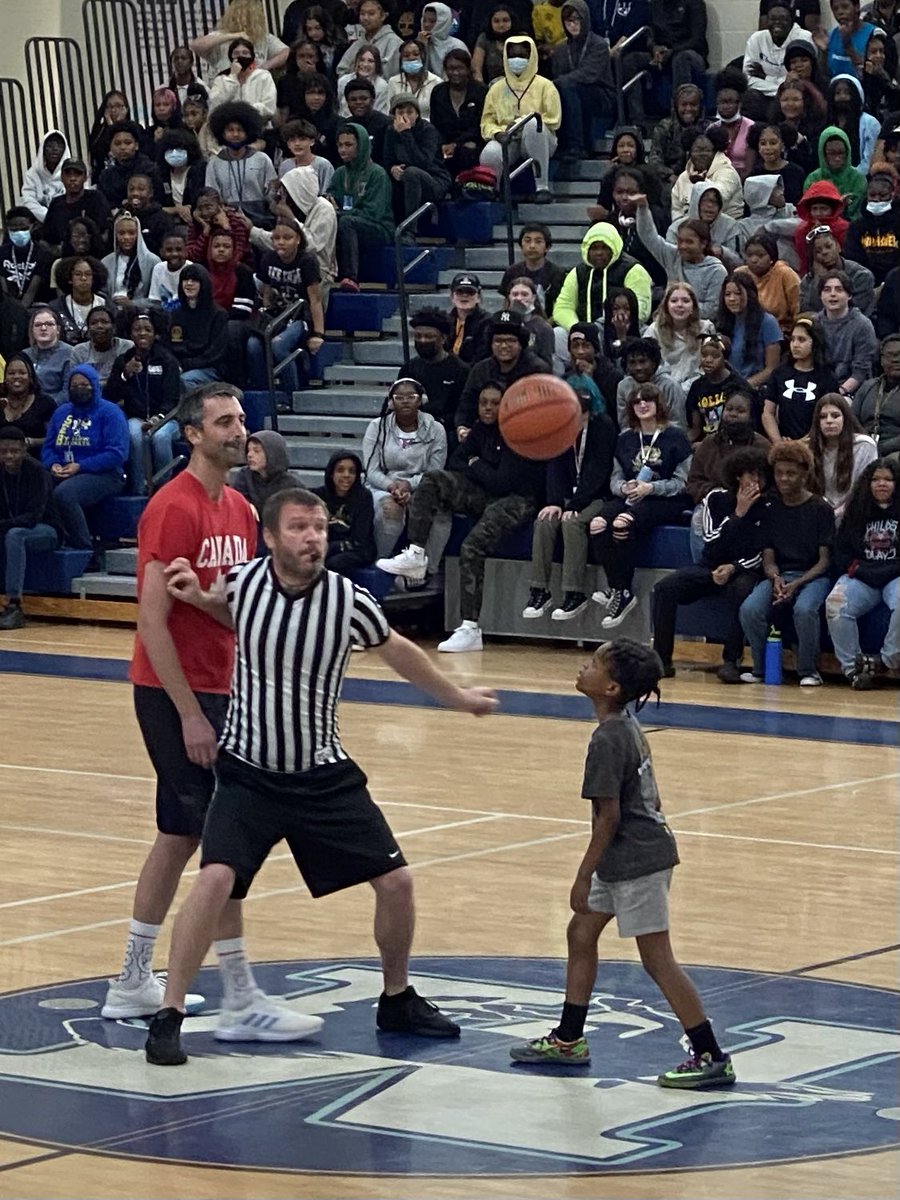LeadershipAtMRM's tweet photo. What a fun way to end last week!
Students vs Faculty 🏀
The faculty beat the 6th graders (even with a huge buzzer beater shot by a student that earned his team 15 points!) and the 7th graders. But they were no match for the 8th graders! A good time was had by all! #WeAreMuller https://t.co/P9G1xsjztq