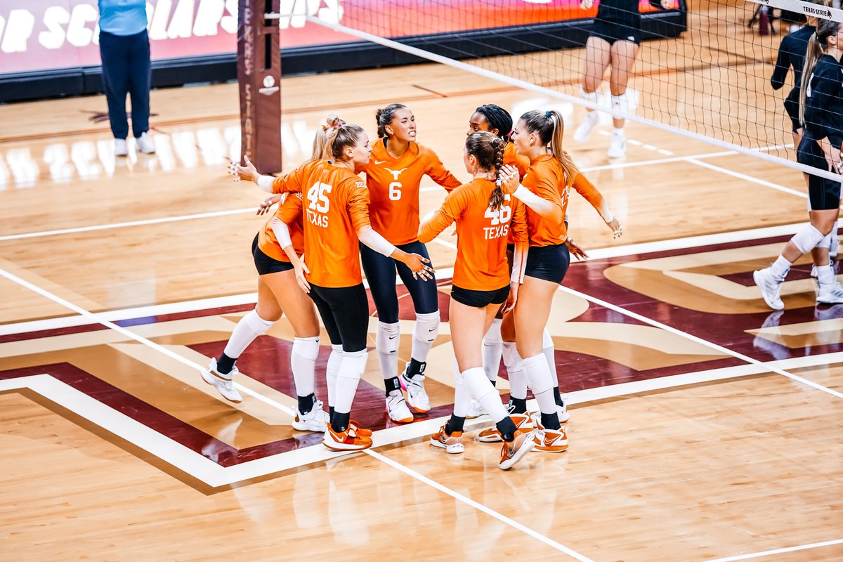 TexasVolleyball's tweet photo. Back at Greg this week! 🤘

See y'all Wednesday at 7:30 p.m. against Baylor.

#HookEm https://t.co/fMW0flKdJz