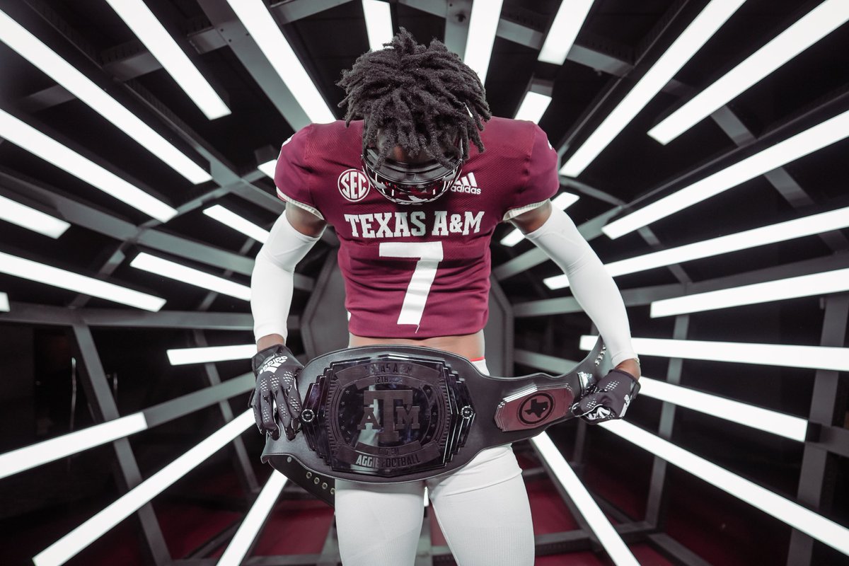 Nook1k1's tweet photo. Had a great time @AggieFootball this weekend🤠🖤 I Appreciate all the love from the coaches and staffs #goAggie @CoachMashack @RI5E_Sports @JRashadWest @PalmettoFBall https://t.co/3FBG319Jxg