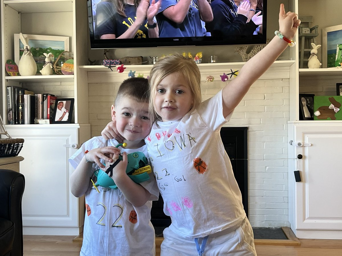 danielle82274's tweet photo. @CaitlinClark22 We don’t know you, but I thank you for being a positive role model for my kids!  Congratulations on an exceptional season! https://t.co/Em2RTqp1JO