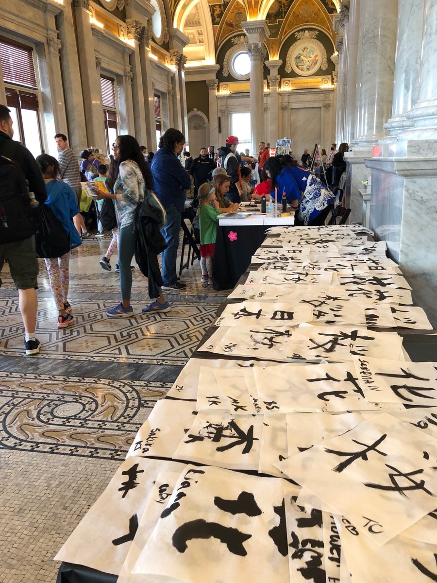 JapanEmbDC's tweet photo. Our #JICCDC team joined the Japanese Cultural Day @librarycongress on Saturday to introduce people to Japanese calligraphy! Visitors of all ages tried writing the kanji for 花 -flower, 桜 -cherry blossoms and 日本 -Japan. We were impressed by the incredible works they created! https://t.co/1drkz6tLGL