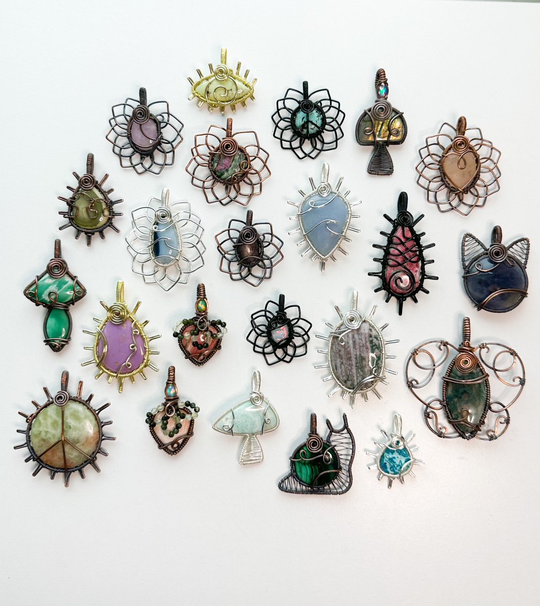 the crystals    🌷🫐🍓☂️    the pendants

“tulip fields” collection coming to my shop April 7th at 8pm eastern time <3