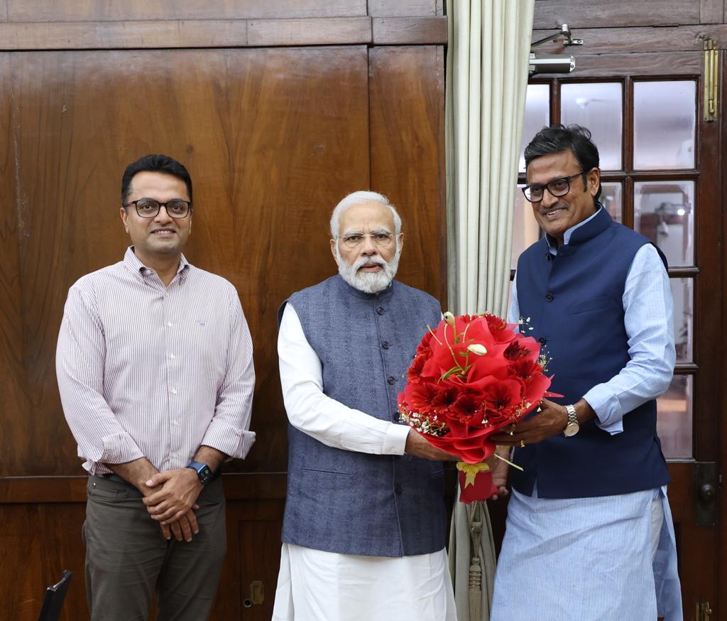 Rajendra Rathore (@rajendra4bjp) on Twitter photo विश्व के सर्वाधिक लोकप्रिय नेता एवं देश के माननीय प्रधानमंत्री श्री <a href="/narendramodi/">Narendra Modi</a> जी से आज नई दिल्ली में शिष्टाचार भेंट कर उनका मार्गदर्शन प्राप्त करने का सौभाग्य मिला। विश्व के सर्वाधिक लोकप्रिय नेता एवं देश के माननीय प्रधानमंत्री श्री <a href="/narendramodi/">Narendra Modi</a> जी से आज नई दिल्ली में शिष्टाचार भेंट कर उनका मार्गदर्शन प्राप्त करने का सौभाग्य मिला।
