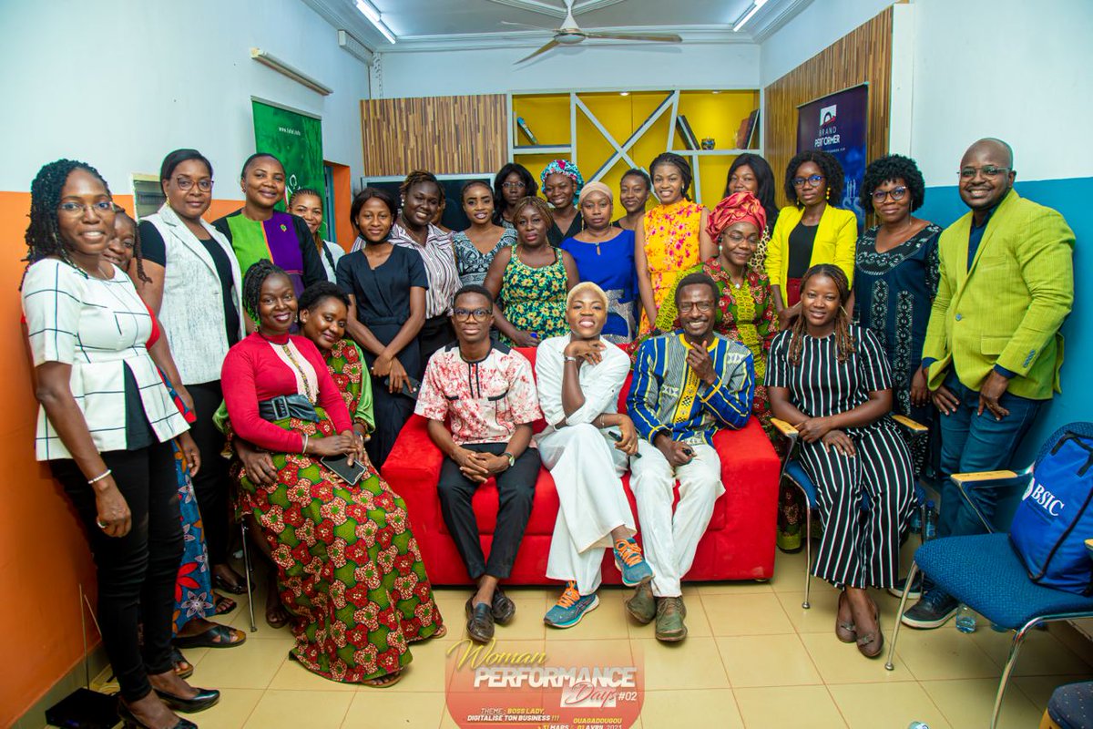 fafel_africa's tweet photo. #womanperformanceday02

26 jeunes dames ont été formés aux stratégies et outils de création de contenus numériques du 31 mars au 01 avril 2023 au sein de l'agence @brandperformers

#womanperformanceday02 #inspirelle  #leader #fafel #BrandPerformer https://t.co/rzBY4FtuEk