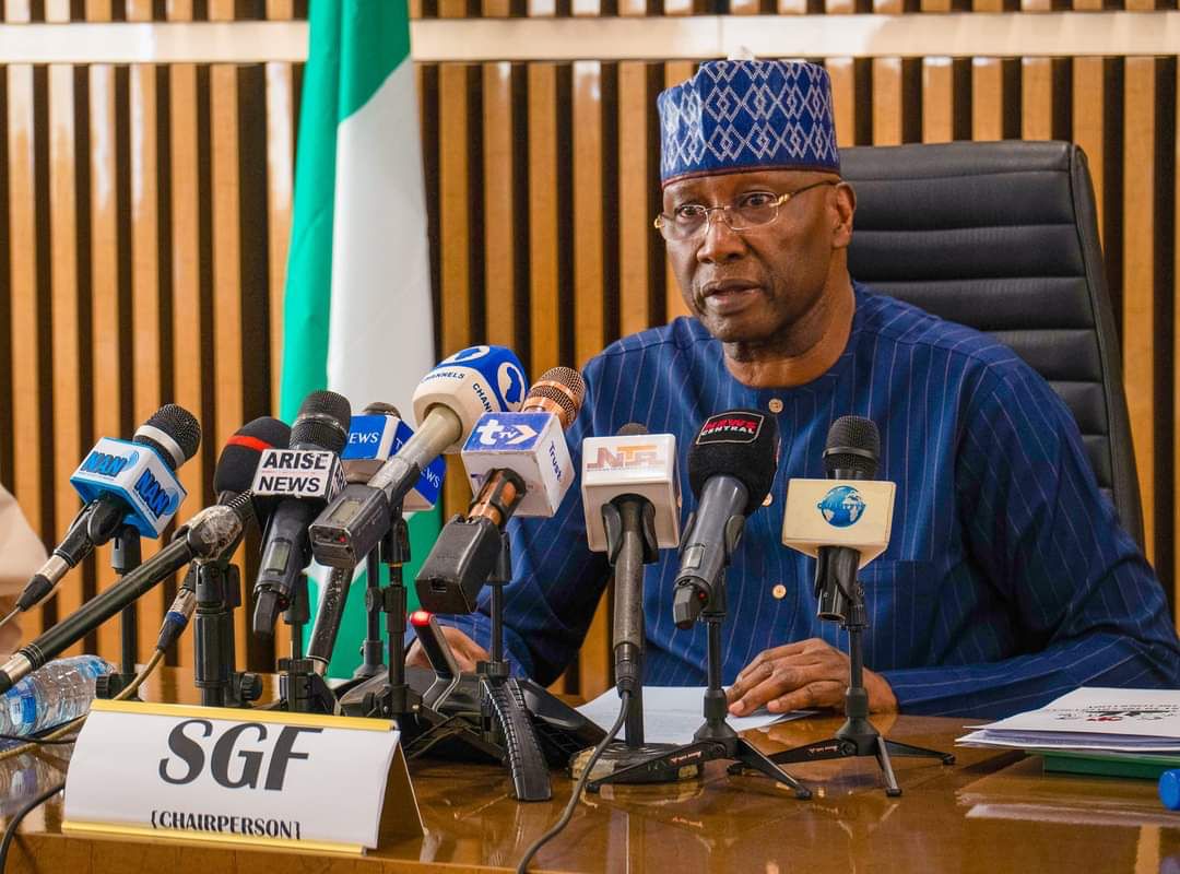 DeeOneAyekooto's tweet photo. FEDERAL GOVERNMENT OF NIGERIA - PRESIDENTIAL TRANSITION COMMITTEE MEETING IN PROGRESS https://t.co/4Bn65IYkWC