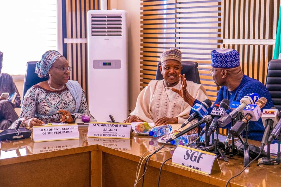 DeeOneAyekooto's tweet photo. FEDERAL GOVERNMENT OF NIGERIA - PRESIDENTIAL TRANSITION COMMITTEE MEETING IN PROGRESS https://t.co/4Bn65IYkWC