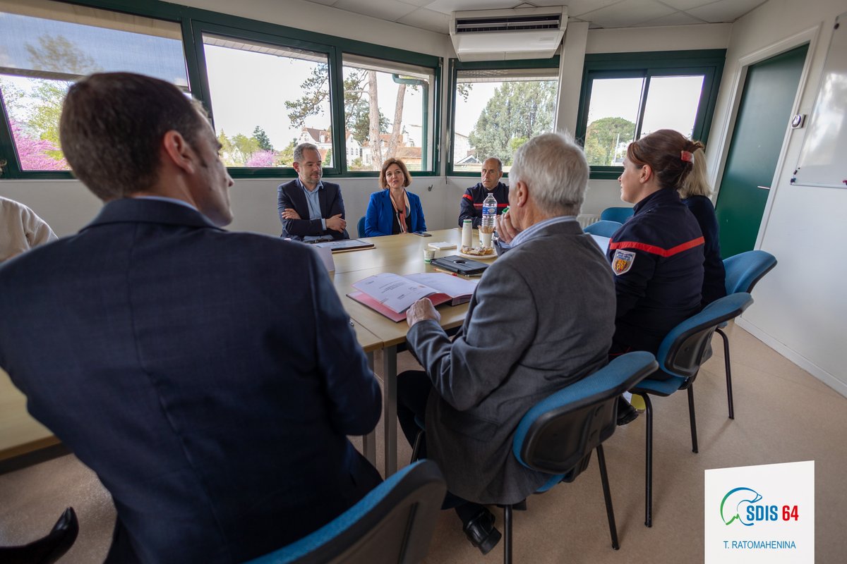 sdis64's tweet photo. ✍ Signature ce jour de la #convention cadre départementale entre la Banque Populaire Aquitaine Centre-Atlantique et le #SDIS64 en présence du PCASDIS 64, du directeur de la région sud de la BPACA et de la DDA.
#SPV #BPACA #pompiers #convention https://t.co/Gtg0eGW2MI
