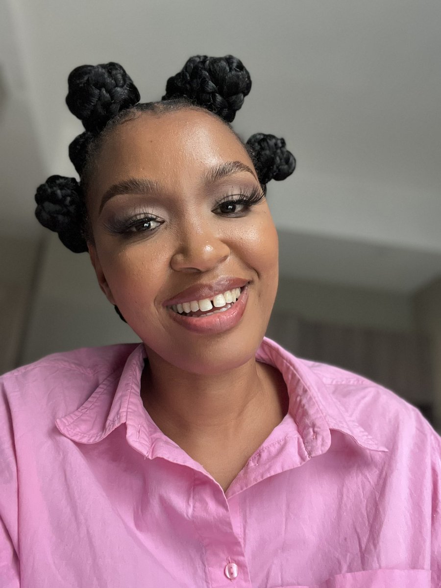 BeritaAfroSoul's tweet photo. smiling through it all 💞 https://t.co/vSOn9a6D5Q