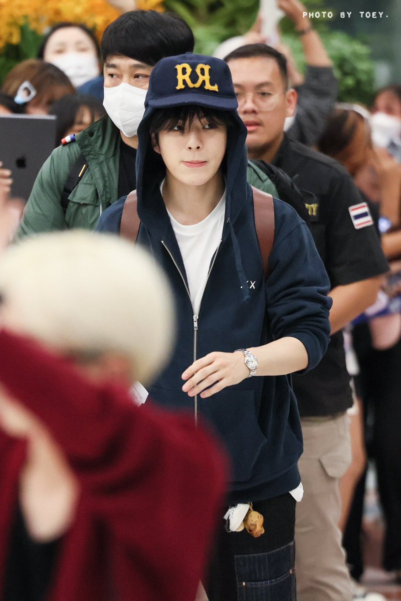 photobytoey's tweet photo. แล้วกลับมาหากันอีกนะครับสุดหล่อ 👋🏻✈️
รักนะค้าบบบ 🫰🏻💕

#TREASURE 
@treasuremembers
#윤재혁 #YOONJAEHYUK #ジェヒョク #尹材赫 #트레저
#HELLO_TOUR_IN_BANGKOK #TREASURE_hello_in_bangkok https://t.co/6UARXtQKod