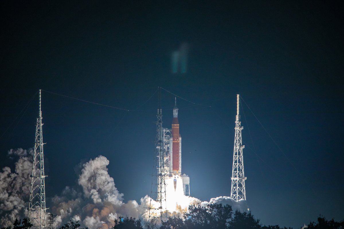 Designed from the start with humans in mind, <a href="/NASA_SLS/">ARCHIVED: NASA_SLS</a> is the only rocket capable of carrying crew and cargo into deep space in a single launch.

Learn more about the rocket that will boost the #Artemis II crew to space:

boeing.com/space/space-la…