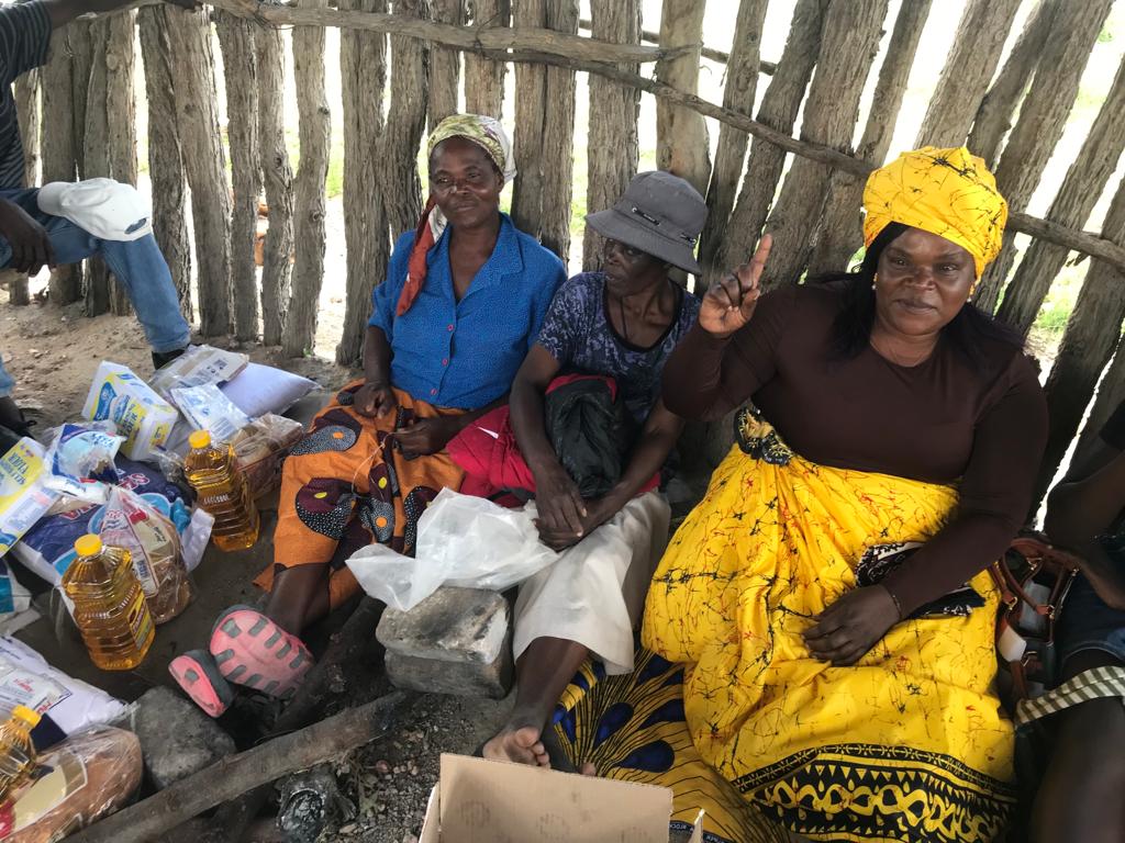 VunguforChamisa's tweet photo. In Vungu we NOMINATE uMam LOREEN NDLOVU. She is one of our own, drives on our bad roads daily, lives with us, whom we share a plate of mealie meal, spoon of salt &amp; oil in desperate times. Sees our parents packed in kombis daily, Ngena
@Ephraim_Ndlovu
@SibandaSibbs
@LynneStactia https://t.co/ZhMeTGACsC
