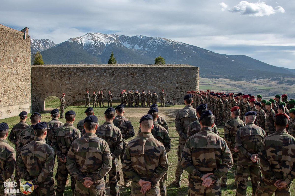 1erSpahis's tweet image. Encore une place de podium pour un de nos #Spahis engagé en formation au centre national d’entraînement commando (@CNEC1CHOC, merci !). 
Si former les instructeurs / moniteurs commandos est vital, on aime le faire avec panache et distinction 💪🏻
#PrépaOps #AlaHauteur #NosJeunesOP