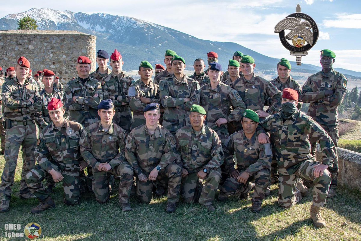 1erSpahis's tweet image. Encore une place de podium pour un de nos #Spahis engagé en formation au centre national d’entraînement commando (@CNEC1CHOC, merci !). 
Si former les instructeurs / moniteurs commandos est vital, on aime le faire avec panache et distinction 💪🏻
#PrépaOps #AlaHauteur #NosJeunesOP