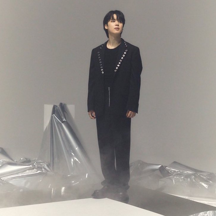 btschartsxdaily's tweet photo. 📊 #JIMIN's 'FACE' becomes the first album by a Korean male soloist to debut at #1 on the US Top Album Sales chart 🇺🇸 https://t.co/w8jcHc7i4F