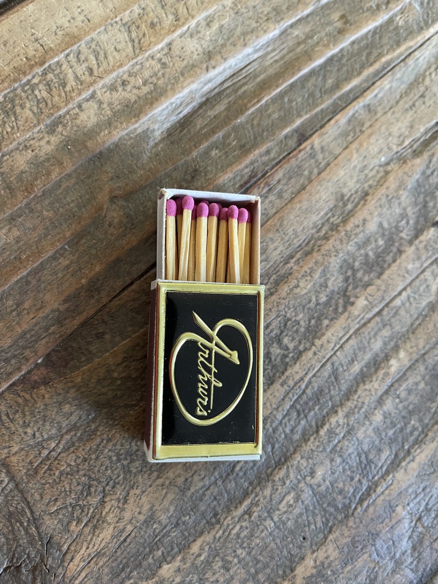 99Matchbooks's tweet photo. Pretty sure this long since closed..who can tell me what happened to #Arthurs #Nashville four stars from the #MobilTravelGuide is that still a thing?  Lovely little box of matches must be said.
#bookmatches #matchbox #1980s https://t.co/3Sce3wwKxO
