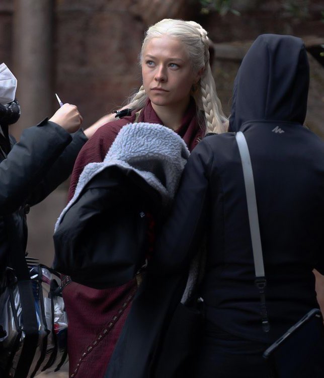westerosies's tweet photo. New behind the scenes images of Emma D’Arcy filming ‘HOUSE OF THE DRAGON’ https://t.co/vuFNN2cr3h