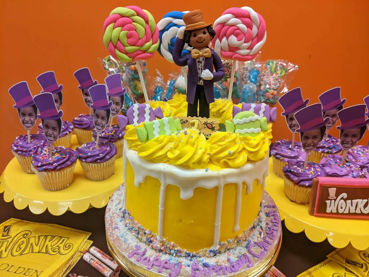 catchmyparty's tweet photo. Check out this awesome Willy Wonka party! The cupcakes are so much fun! https://t.co/f0Dhp0e82J  #catchmyparty #partyideas #willywonka #willywonkaparty #charlieandthechocolatefactory #charlieandthechocolatefactoryparty #candy #candyparty #boybirthdayparty https://t.co/4rvz9vmMjP