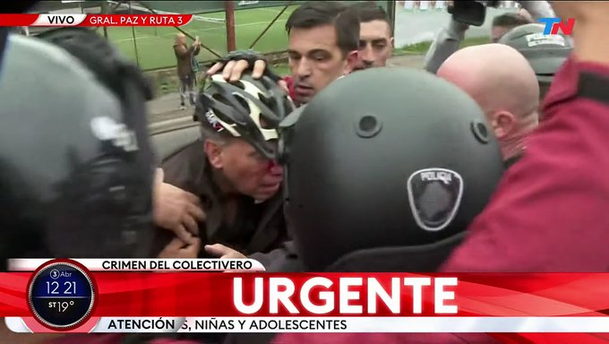 fabipa90's tweet photo. Lo sacaron Berni con un casco de bicicleta jaaj en qué parte de Suiza ves esto? https://t.co/5Ex8wMbepc
