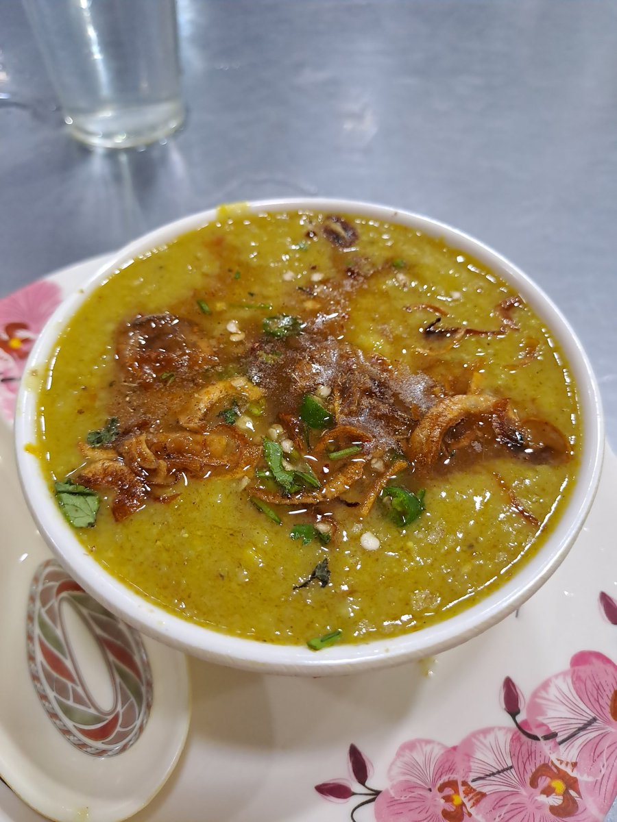 assad_uz's tweet image. Waiting for naan-bread! 🫓
Rating: 7.5/10 
#naan #halim #assad_uz