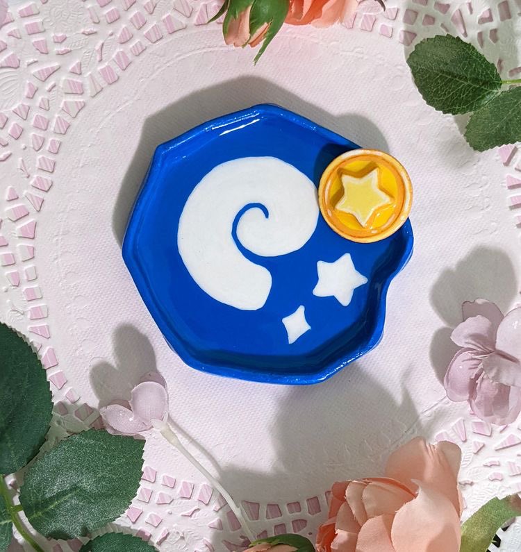 witchy_crossing's tweet photo. stop whatever you are doing and LOOK at this animal crossing fossil trinket dish!!😭 https://t.co/xM4XqkSfjJ