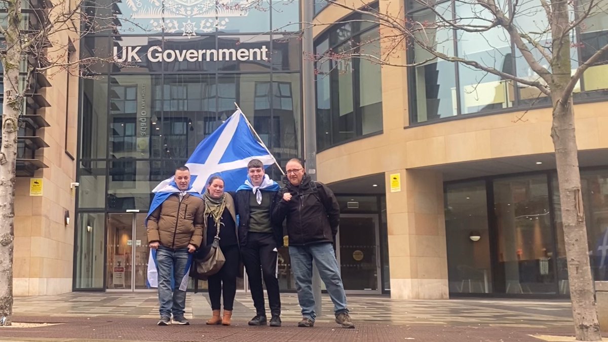 saorsaofficial's tweet photo. Dear @HumzaYousaf this is day 7 of reminding you that you pledged to be first activist & also of inviting you to prove this by knocking on some doors in my neighbourhood I truly hope you put independence as your priority over the hegemony of politics. #firstactivist #heyhumza https://t.co/bSgdwDDaML