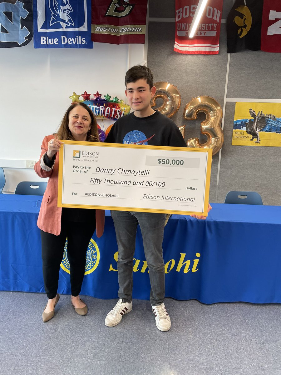 SCE_DianeF's tweet photo. Congratulations to @SCE @edisonintl #EdisonScholar Danny Chmaytelli @SantaMonicaHigh Bright future! Great day! https://t.co/uzjAQjeUvH