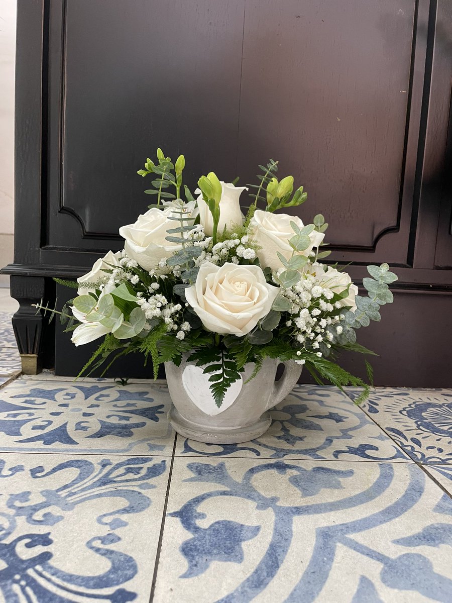 florquimia's tweet photo. 📍C/ derechos humanos,14
📞919474721
📞641323118

⏰L-D DE 9:00 a 21:00

#madrid #centros #ramos #flores #plantas #coronas #tanatoriom30
#regalos #margaritas #tulipanes https://t.co/WR5cjq3AUI