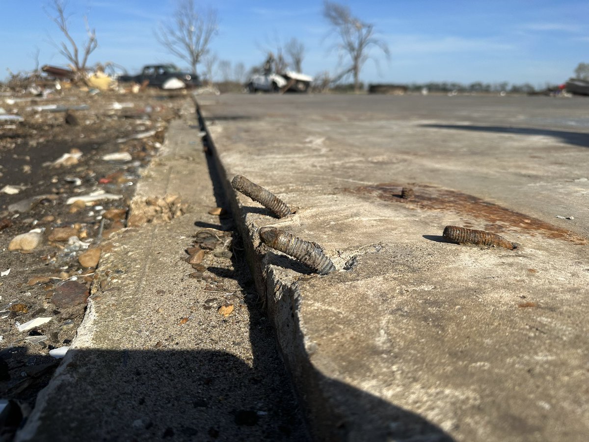 Sierra_Lindsey3's tweet photo. Some more strong damage indicators I saw in Rolling Fork MS last week https://t.co/RYRAym1FWa
