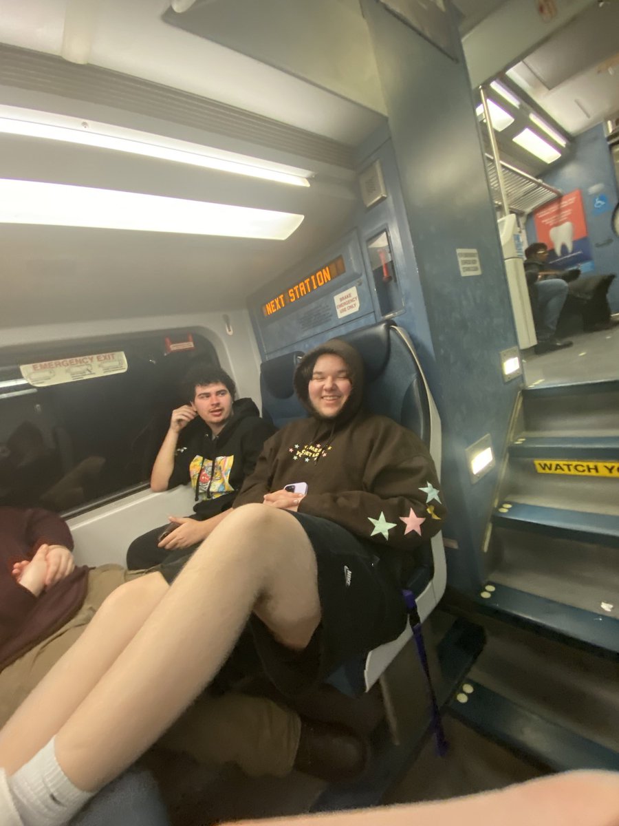 sebsrosa's tweet photo. @avisionbyalex bro put on sum pants 😭 also fuck @MattDraugos https://t.co/BNAgUZA7ec
